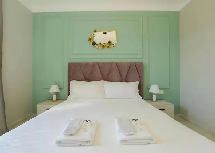 Hideaways 2 , Stunning View & Luxury * Tirana